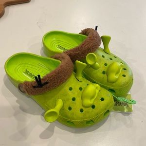 Dreamworks Shrek Crocks.  NWT. Never worn.  Men’s size 8, Women’s size 10.